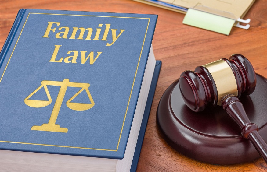 lawyer specializing in family law